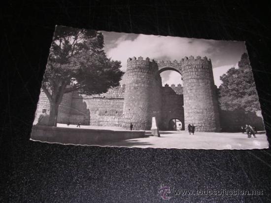 Postales: 1.-AVILA, PUERTA DE SAN VICENTE ,EDC. GARCIA GARRAbella.14x9 cm.