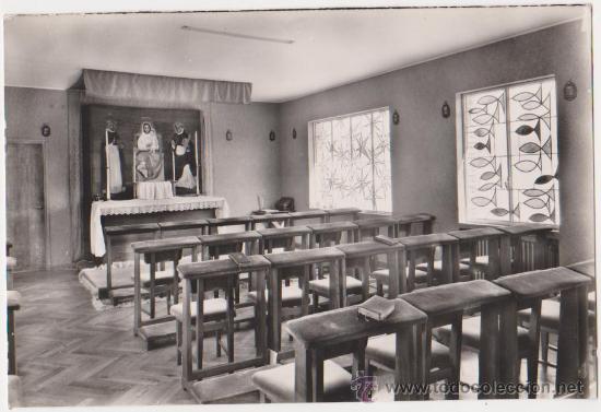 Postales: Colegio Apostolico de Dominicos Arcas Reales-Valladolid capilla de la Comunidad,retablo y vidrieras
