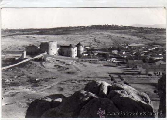 Postales: Avila. Navas del Marques. n&ordm;5. Panor&aacute;mica del Castillo. Ed. vistabella. Circulada.