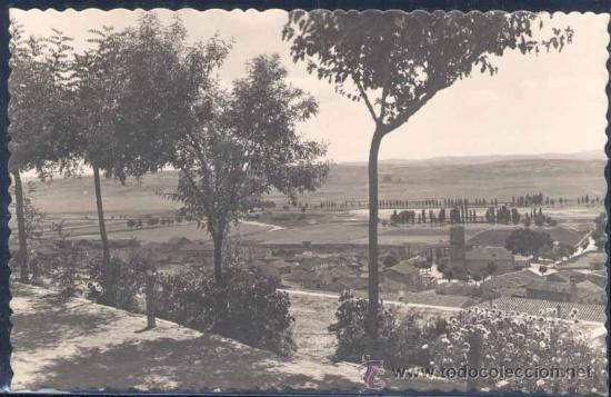 Postales: &Aacute;VILA.- VISTA PARCIAL DE LOS ARRABALES E IGLESIA ROM&Aacute;NICA DE SANTIAGO