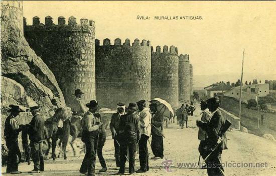 Postkarten: POSTAL AVILA MURALLA ANTIGUA LLENA DE GENTE