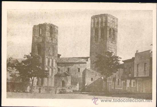Postales: AR&Eacute;VALO (&Aacute;VILA).- IGLESIA DE SAN MARTIN VISTA DESDE LA PLAZA DE LA VILLA