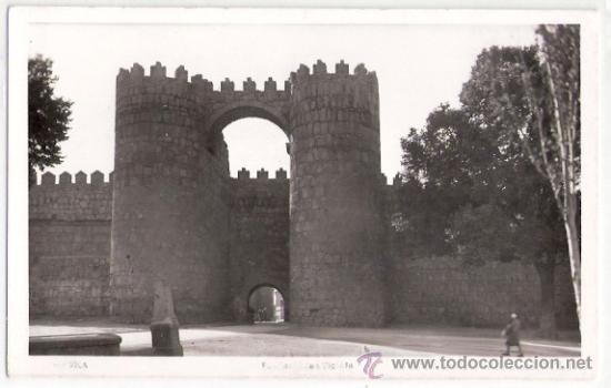 Postcards: TARJETA POSTAL. AVILA. PUERTA DE SAN VICENTE. EDC. M. ARRIBAS.
