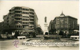 Postales: LE&Oacute;N.- GLORIETA DE GUZM&Aacute;N EL BUENO.- EDIC. L. ROISIN N&ordm; 13.- FOTOGR&Aacute;FICA.