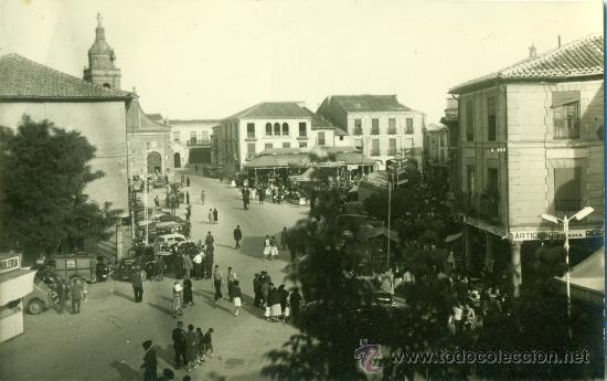 Postales: AR&Eacute;VALO. PLAZA DE JOSE ANTONIO. TIO VIVO Y AUTOS DE CHOQUE. HACIA 1950.