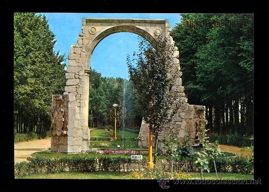 Cartes Postales: Aranda de Duero. *Arco y Paseo de la Virgen de las Vi&ntilde;as* Ed. Paris n&ordm; 372. Nueva.