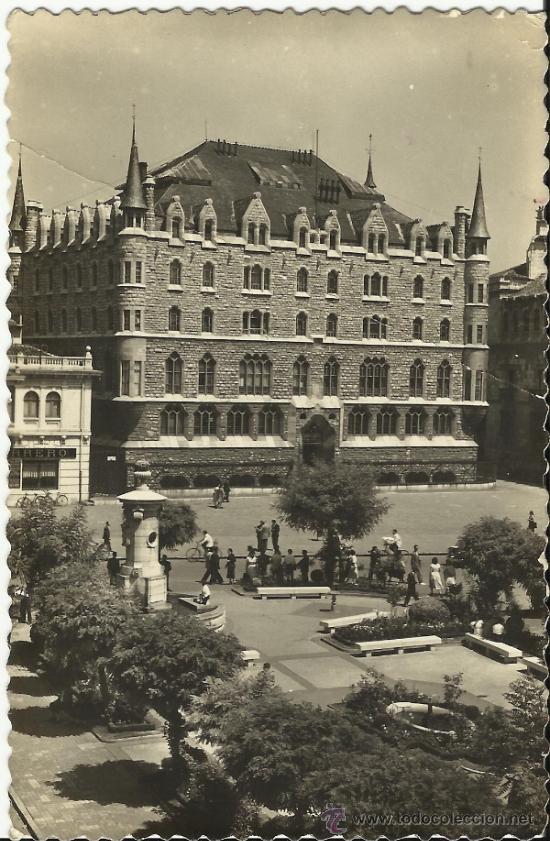 Postales: POSTAL: LEON - JARDINES DE LA PLAZA DE SAN MARCELO Y CAJA DE AHORROS.