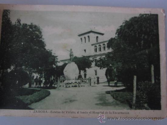 Postales: POSTAL ANTIGUA DE LA ESTATUA DE VIRIATO, HOSPITAL DE LA ENCARNACI&Oacute;N DE ZAMORA