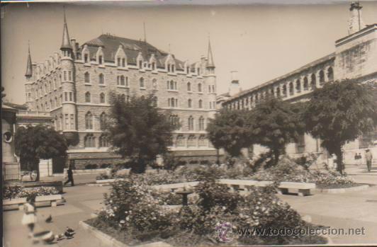 Postales: Le&oacute;n.- Plaza de San Marcelo.Casa de los Botines. - Foto 1