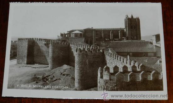 Postales: ANTIGUA FOTO POSTAL DE AVILA, N. 4, MURALLA Y CATEDRAL, NO CIRCULADA.