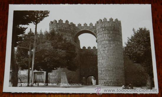 Postales: ANTIGUA FOTO POSTAL DE AVILA, PUERTA DE SAN VICENTE, NO CIRCULADA.