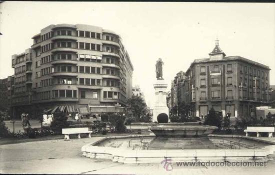 Postales: LE&Oacute;N.- GLORIETA DE GUZM&Aacute;N EL BUENO