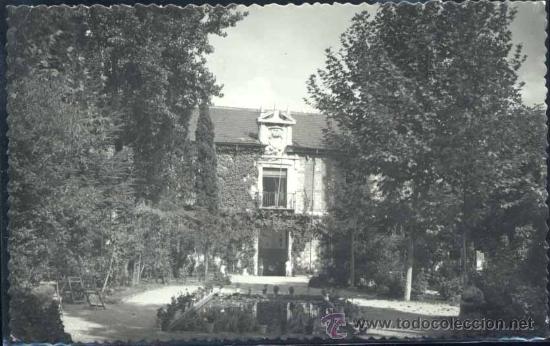 Postales: VALLADOLID.- COLEGIO DE SANTA CRUZ.-PATIO