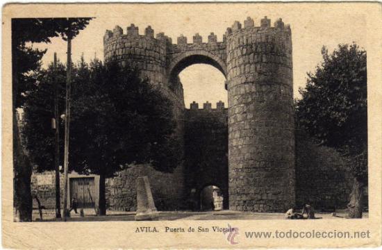 Postales: BONITA POSTAL - AVILA - PUERTA DE SAN VICENTE - AMBIENTADA