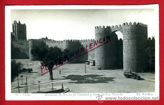 Postales: POSTAL AVILA, MURALLAS AL FONDO LA CATEDRAL Y ARCO DE SAN VICENTE,   P78604