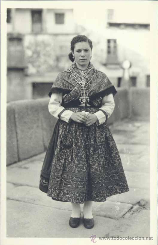 Postales: LA ALBERCA (SALAMANCA).- UNA ALBERCANA CON SU TRAJE TIPICO