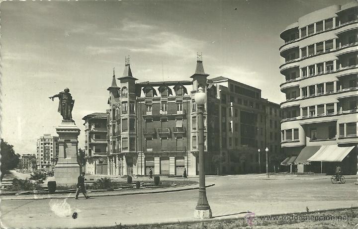 Postales: LE&Oacute;N.- PLAZA DE GUZMAN EL BUENO