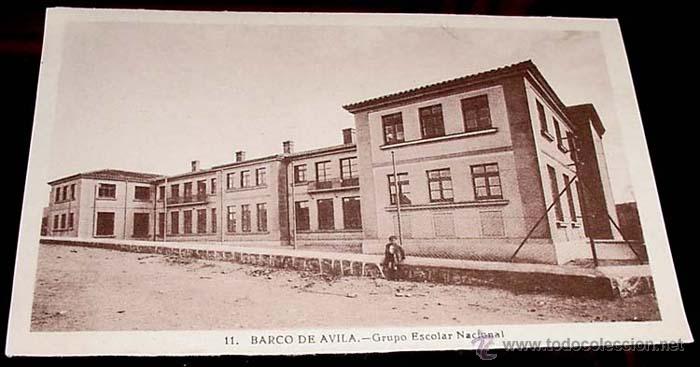 Postales: ANTIGUA POSTAL DE CASTILLA LEON - AVILA - BARCO DE AVILA - GRUPO ESCOLAR NACIONAL - NO CIRCULADA.
