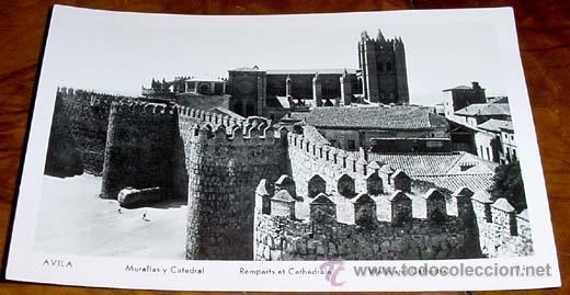Postales: ANTIGUA FOTO POSTAL  DE AVILA - MURALLAS Y CATEDRAL . MANIPEL - SIN CIRCULAR