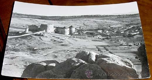Postales: ANTIGUA  FOTO POSTAL  DE LAS NAVAS DEL MARQUES (AVILA) -  PANORAMICA DEL CASTILLO  - COLECCION VISTA