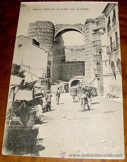 Postales: ANTIGUA POSTAL DE AVILA - ARCO DE LA PLAZA DEL ALCAZAR . HAUSER Y MENET . SIN CIRCULAR