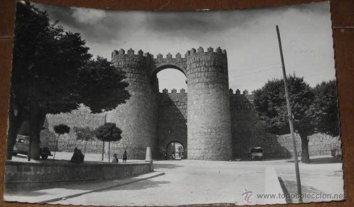 Postales: ANTIGUA FOTO TAMA&Ntilde;O POSTAL DE AVILA - MURALLA, PUERTA DE S. VICENTE - N&ordm; 10 - ED. ARTIGOT - ESCRITA