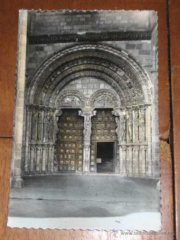 Postales: ANTIGUA FOTO POSTAL COLOREADA DE AVILA - N&ordm; 44 - PORTADA ROMANICA DE SAN VICENTE - ED. ARTIGOT - NO