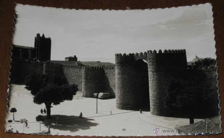 Postales: ANTIGUA FOTO POSTAL DE AVILA - N&ordm; 9 - PUERTA DE SAN VICENTE Y CATEDRAL - ED. ARTIGOT - NO CIRCULADA.