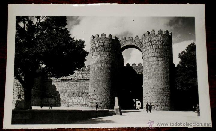 Postales: ANTIGUA FOTO POSTAL DE AVILA - PUERTA DE SAN VICENTE - ED. GARCIA GARRABELLA - NO CIRCULADA.