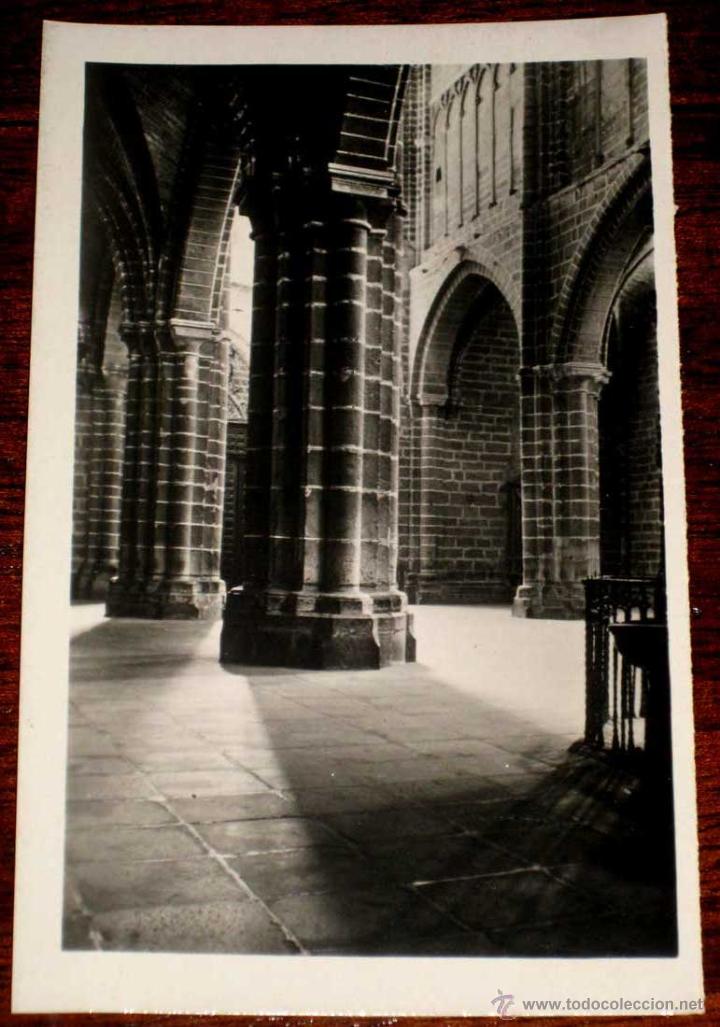 Postales: ANTIGUA FOTO POSTAL DE AVILA - COLUMNAS DE LA CATEDRAL - ED. GARCIA GARRABELLA - NO CIRCULADA.