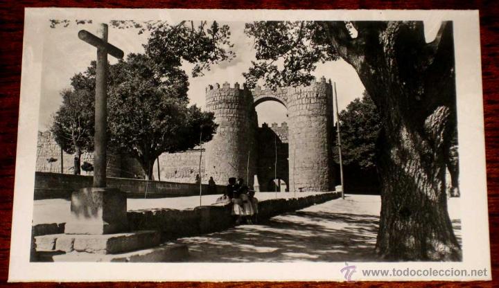 Postales: ANTIGUA FOTO POSTAL DE AVILA - PUERTA DE SAN VICENTE - ED. GARCIA GARRABELLA - NO CIRCULADA.