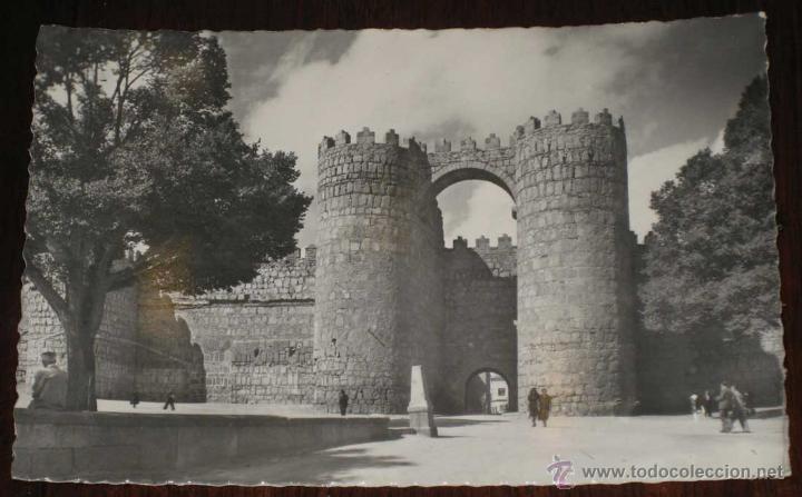 Postales: ANTIGUA FOTO POSTAL DE AVILA - PUERTA DE SAN VICENTE - ED. GARCIA GARRABELLA - NO CIRCULADA.