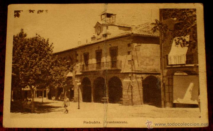Postales: ANTIGUA POSTAL DE PIEDRAHITA (AVILA) - AYUNTAMIENTO - HAUSER Y MENET .- CIRCULADA EN 1952 - TIENE UN