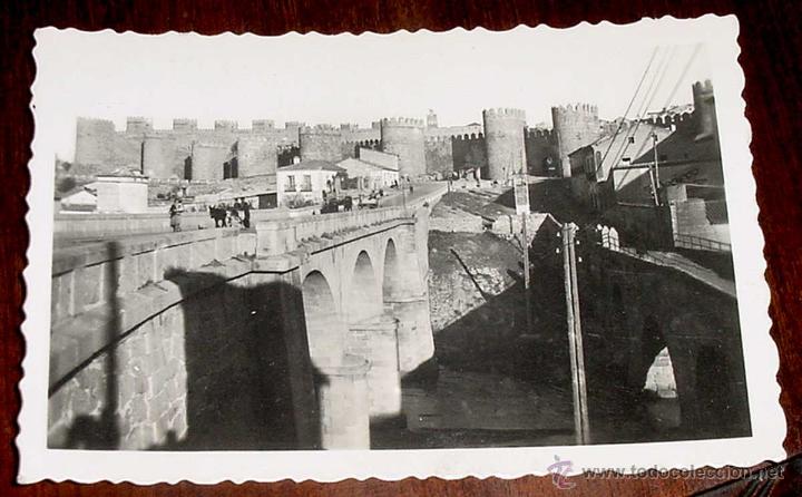 Postales: ANTIGUA FOTO POSTAL DE AVILA - N. 17 - PUENTE SOBRE EL RIO ADAJA Y MURALLAS - ED. ARRIBAS - CIRCULAD