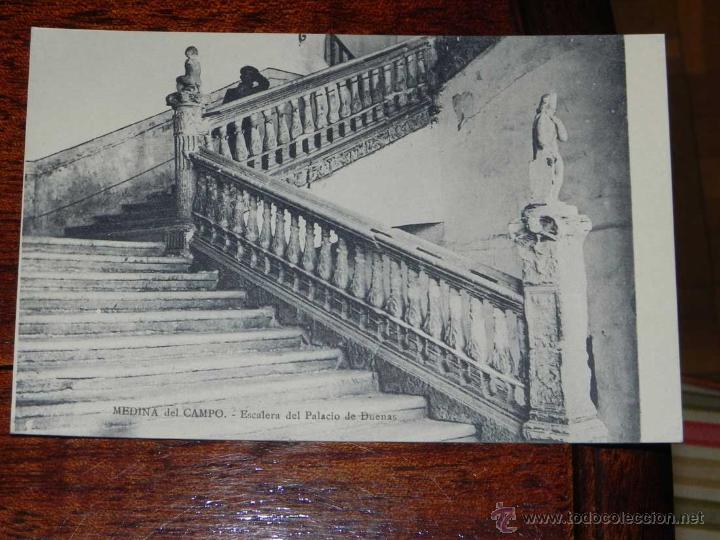 Cartes Postales: ANTIGUA POSTAL - MEDINA DEL CAMPO - ESCALERA DEL PALACIO DE DUENAS - EDICION A. VELASCO - SIN CIRCUL