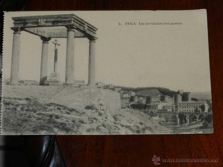 Postales: ANTIGUA POSTAL DE AVILA - LOS ARRABALES DEL PUENTE - N. 2 - FOT. DE HAUSER Y MENET - NO CIRCULADA.