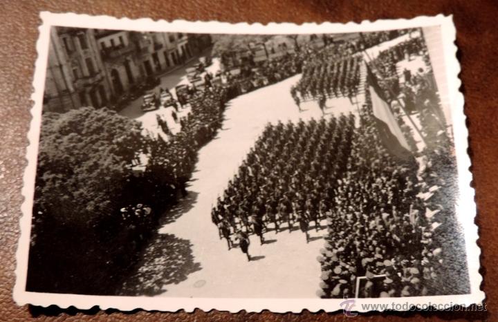 Postales: FOTOGRAFIA DE SEGOVIA, MILITARES, RECIEN ACABADA LA GUERRA CIVIL, MIDE 8,6 X 6 CMS. APROXIMADAMENTE.