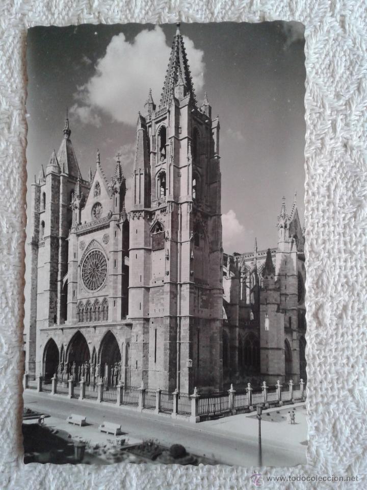 Postales: POSTAL DE LEON. CATEDRAL. FACHADA PRINCIPAL. A&Ntilde;O 1.960. CIRCULADA.