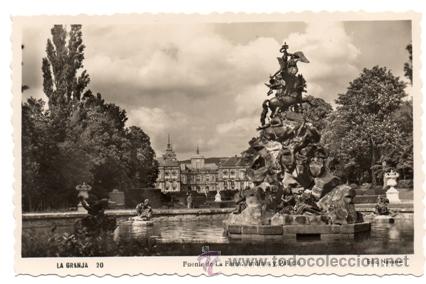 Postales: LA GRANJA - FUENTES JARDINES Y PALACIO - N&ordm; 20 - ED. NAVARRO - A&Ntilde;OS 40/50 - CANTOS ONDULADOS - NUEVA