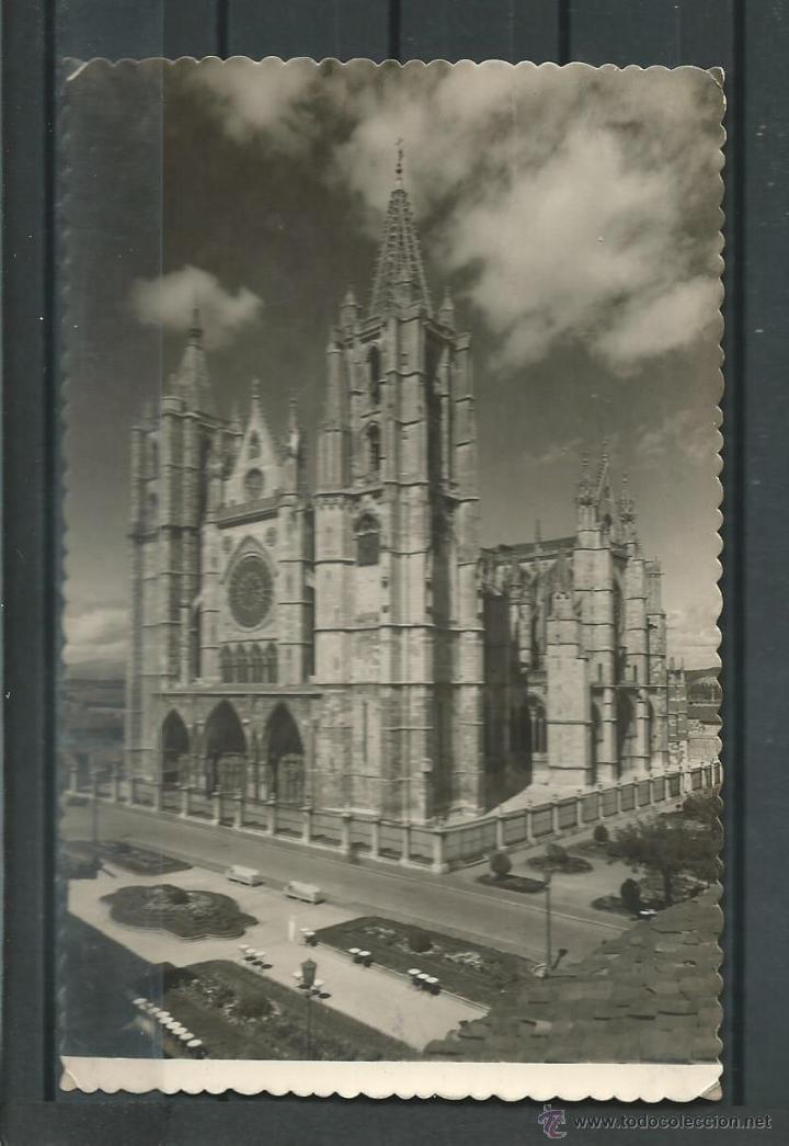 Postales: FOTO POSTAL DE LEON -LA CATEDRAL - CIRCULADA EL 2 - 4 - 1948  EDC. GARRABELLA