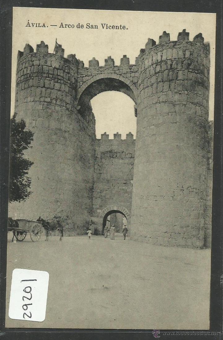 Postales: AVILA - ARCO DE SAN VICENTE - FOT&middot; LUIS SAUS - SIN CIRCULAR - (29201)
