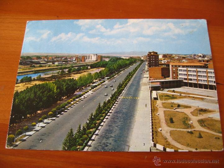 Postales: Le&oacute;n Avenida de la Facultad Postal - Foto 1