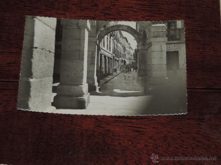 Postales: FOTO POSTAL DE AVILA, CALLE DE LOS REYES CATOLICOS, 58 ED. GARCIA GARRABELLA, SIN CIRCULAR