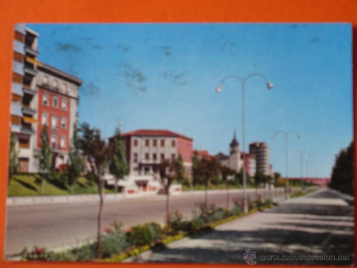 Postales: POSTAL - LEON - AVENIDA DE LA FACULTAD - GARRABELLA - CIRCULADA EN 1969