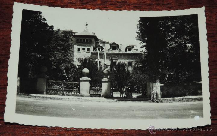 Postkarten: FOTO POSTAL DE SAN RAFAEL, N. 31, HOTEL DE PIEDRA, ALBERGUE FEMENINO, CIRCULADA, ED. ARRIBAS.