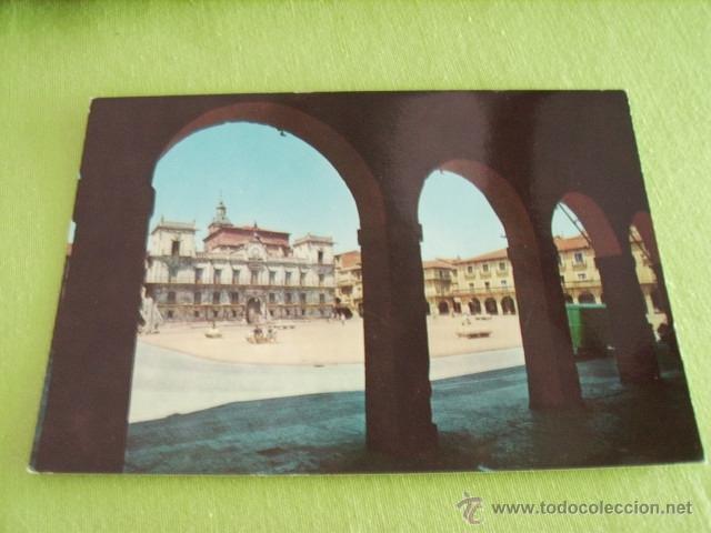 Postales: LEON -- CASA CONSISTORIAL Y PLAZA --