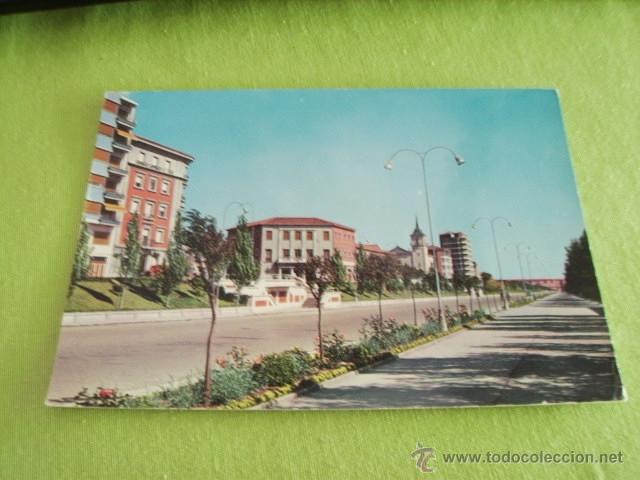 Postales: LEON -- AVENIDA DE LA FACULTAD --