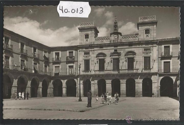 Postales: AVILA - 26 - PLAZA DE LA VICTORIA Y AYUNTAMIENTO - ED&middot; GARCIA GARRABELLA - (40013)