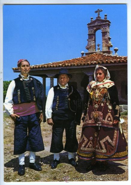 Postales: N&ordm; 28 La Alberca (Monumento Nacional). Trajes T&iacute;picos y Ermita de San Blas. Distribuciones Studio.