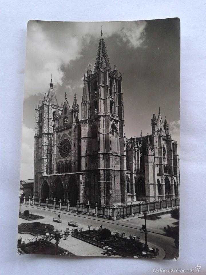 Postales: POSTAL -- LEON - LA CATEDRAL -- CIRCULADA --